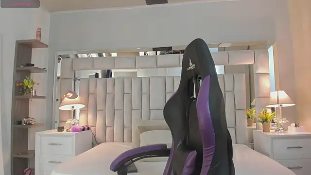 mariiahneedles online show from April 11, 2026, 5:12 am