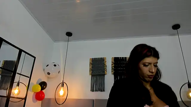 Snapshot of Sweet_camille chatting on July 6, 2026, 2:19 am Sweet camille online show from July 6, 2026, 2:19 am