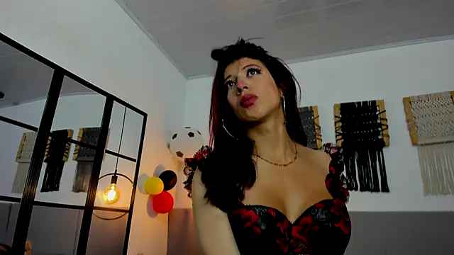 Snapshot of Sweet_camille chatting on July 15, 2026, 2:50 am Sweet camille online show from July 15, 2026, 2:50 am