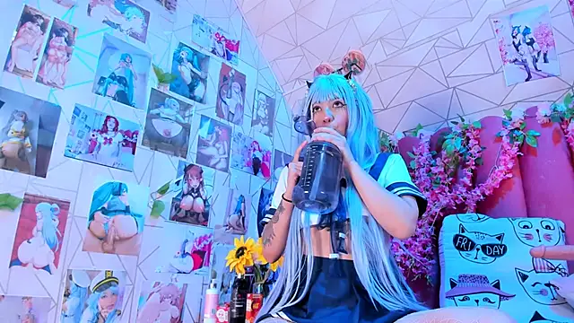 Alicebenett online show from September 26, 2025, 8:35 pm