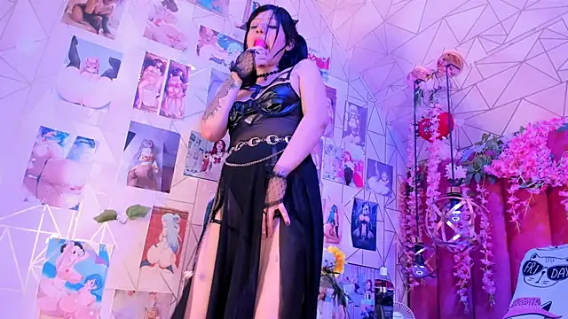 Alicebenett online show from October 7, 2025, 9:12 pm