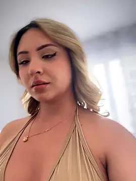 SaraFerreira online show from September 14, 2025, 6:40 pm