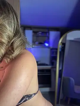 SaraFerreira online show from October 22, 2025, 1:17 am