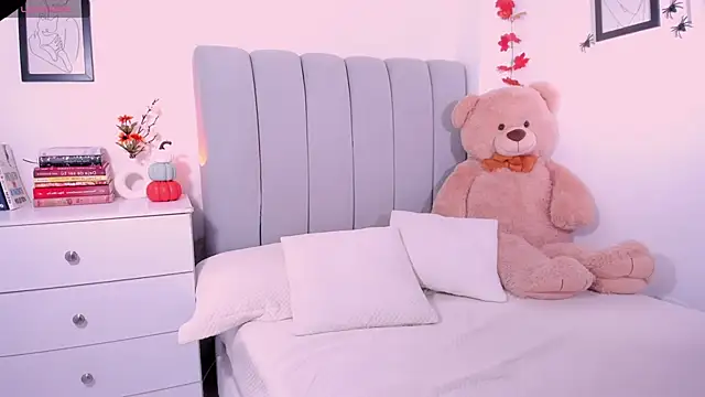 DannaHyde online show from October 30, 2025, 5:35 pm