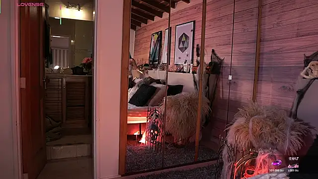 IzzyWild online show from October 31, 2025, 12:28 pm