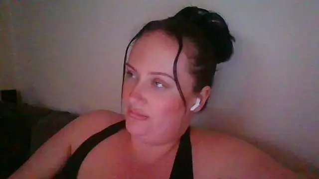 CurvyQueen2023 online show from February 1, 2026, 9:24 pm