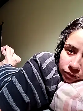 Snapshot of Michellluxo chatting on February 5, 2026, 8:02 pm Michellluxo online show from February 5, 2026, 8:02 pm