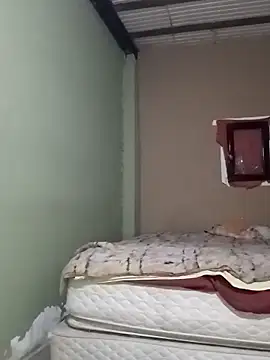 Snapshot of Michellluxo chatting on February 26, 2026, 1:37 am Michellluxo online show from February 26, 2026, 1:37 am