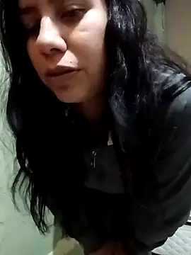 Michellluxo online show from May 5, 2026, 12:40 am