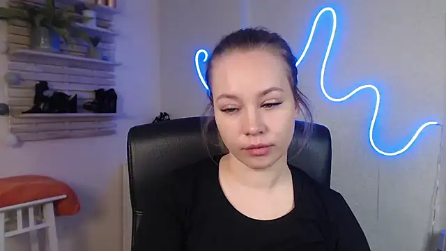 holly xglam online show from December 31, 2024, 10:15 am