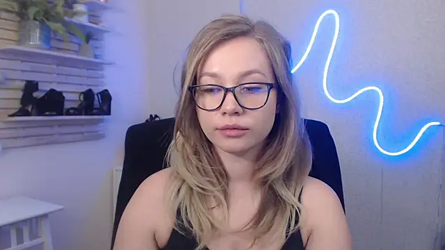 holly xglam online show from January 22, 2025, 6:20 am