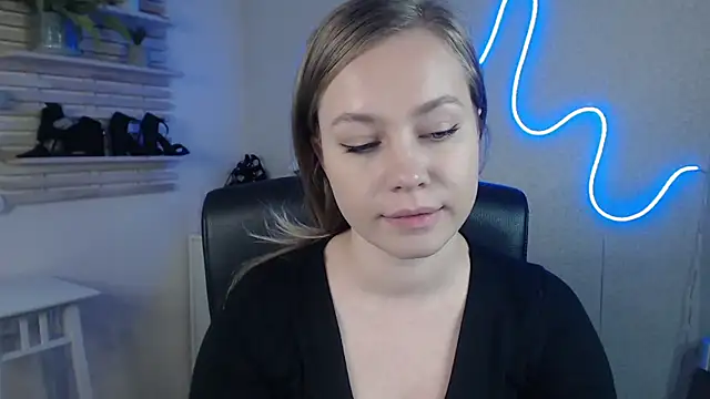 holly xglam online show from February 26, 2025, 12:27 am