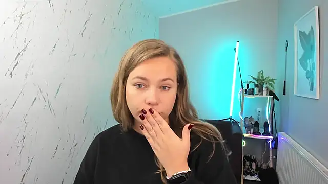 holly xglam online show from October 6, 2025, 4:59 pm