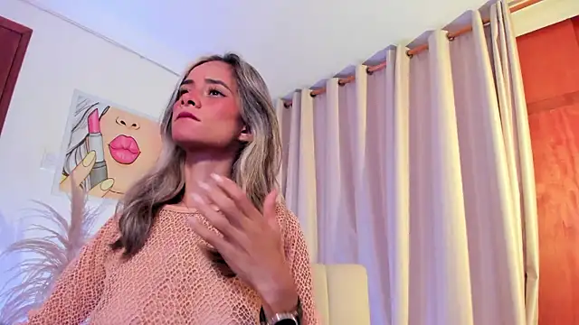 Snapshot of SkiinnyAna chatting on February 16, 2026, 7:32 pm SkiinnyAna online show from February 16, 2026, 7:32 pm