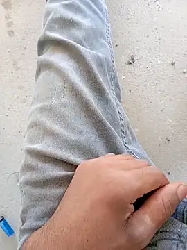 Kurtsikicixh online show from October 17, 2025, 10:07 am