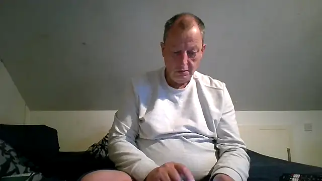 Snapshot of chubbybear2cum chatting on June 8, 2026, 2:17 pm chubbybear2cum online show from June 8, 2026, 2:17 pm
