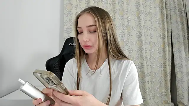 Snapshot of Sweet-bb chatting on September 10, 2025, 9:04 pm Sweet-bb online show from September 10, 2025, 9:04 pm