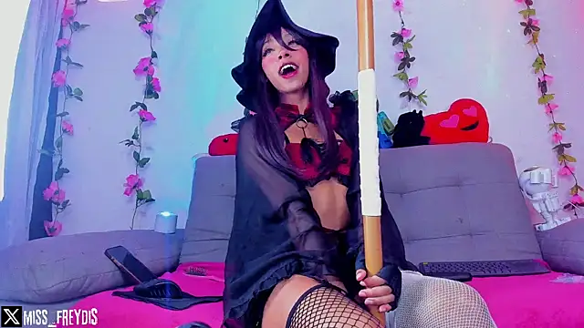 Miss freydis online show from February 10, 2025, 4:08 am