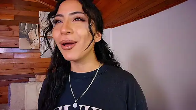 amber curly online show from January 8, 2026, 9:06 pm