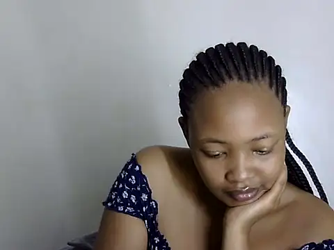 Snapshot of Q_amor2 chatting on December 3, 2024, 8:28 pm Q amor2 online show from December 3, 2024, 8:28 pm