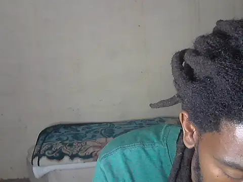 Snapshot of gldnmvsk_XO chatting on March 13, 2026, 10:27 pm gldnmvsk XO online show from March 13, 2026, 10:27 pm