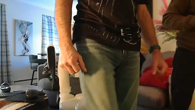 Snapshot of Towndude123 chatting on February 9, 2025, 10:11 pm Towndude123 online show from February 9, 2025, 10:11 pm