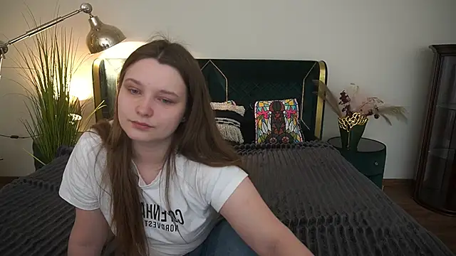 Snapshot of MagicPeachh_ chatting on May 26, 2026, 5:47 am MagicPeachh online show from May 26, 2026, 5:47 am