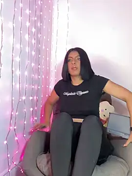 im anna  online show from February 12, 2025, 9:33 pm