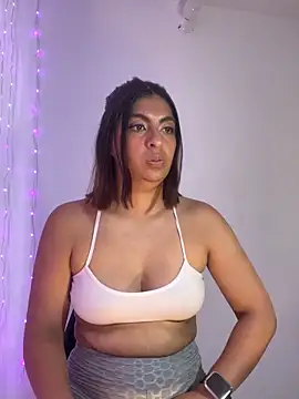 im anna  online show from September 10, 2025, 9:04 pm