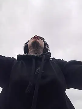 taaylor33 online show from April 19, 2026, 1:43 pm