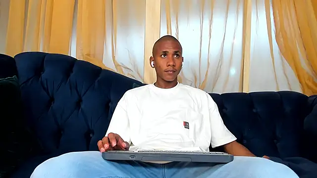 Ethan Fox11 online show from February 4, 2025, 1:59 pm