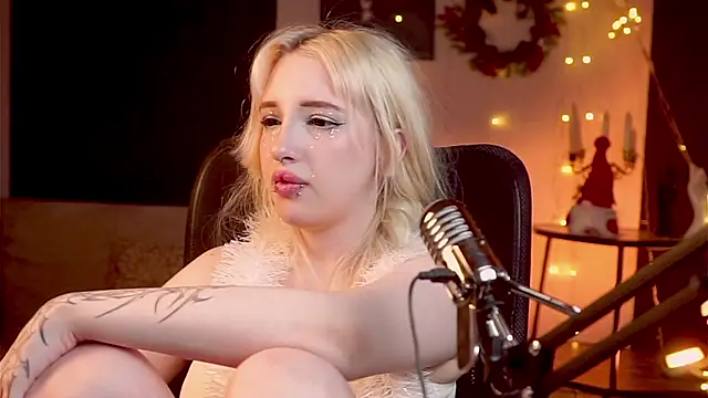 AmayaSakura online show from December 25, 2024, 4:01 am