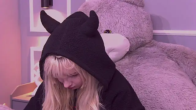 AmayaSakura online show from January 3, 2025, 9:36 pm