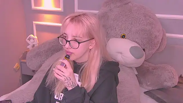 AmayaSakura online show from February 6, 2025, 9:17 pm