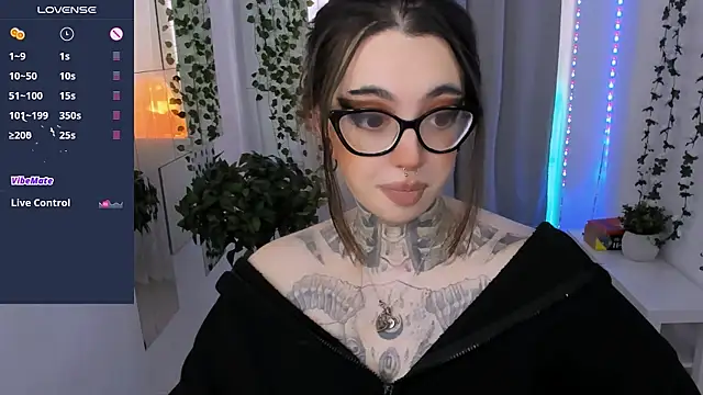 Snapshot of Dixi_Pixi_ chatting on May 1, 2026, 5:45 am Dixi Pixi online show from May 1, 2026, 5:45 am
