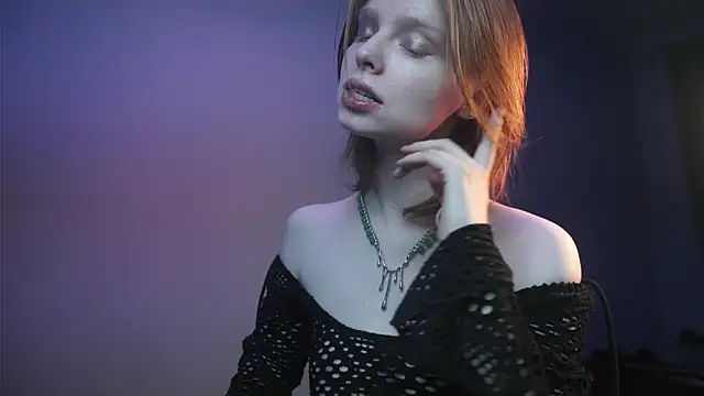 ginger hugs online show from November 25, 2025, 10:32 pm