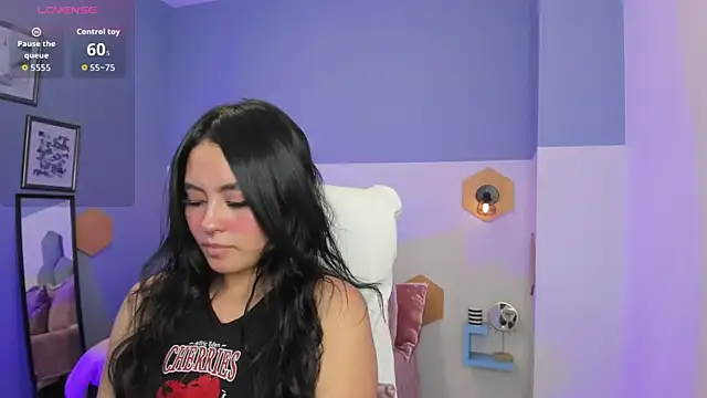 Chloe fischer  online show from October 27, 2025, 2:54 pm