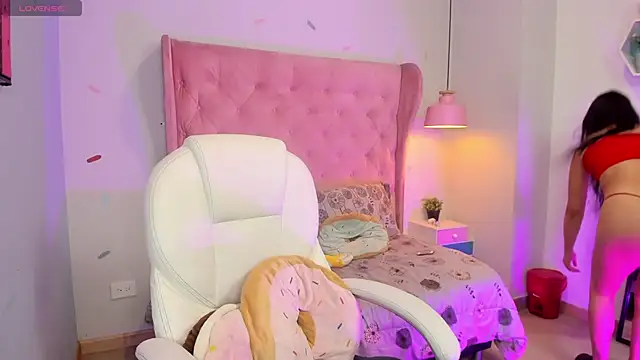 Chloe fischer  online show from February 14, 2026, 3:53 pm