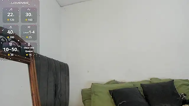 latinaStepmom online show from September 23, 2025, 1:03 pm