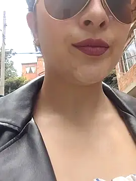 LisbethMoore  online show from September 25, 2025, 3:05 pm