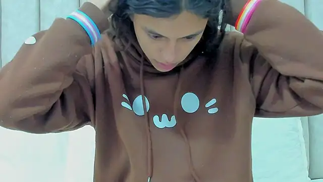 FreyaMoller online show from November 4, 2025, 7:13 pm