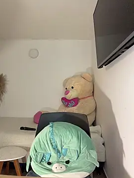 Kimm khalifa online show from April 6, 2026, 1:47 am