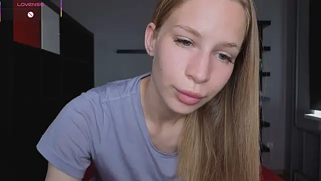 Snapshot of Elis_Fox chatting on June 19, 2026, 8:07 am Elis Fox online show from June 19, 2026, 8:07 am