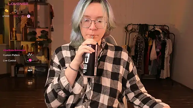 alisahug online show from October 2, 2025, 3:30 pm