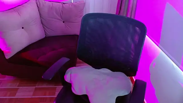 milfrousse online show from March 6, 2025, 4:17 pm