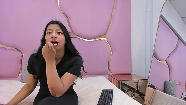 VaneLin18 online show from September 10, 2025, 8:42 pm