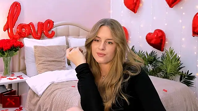 RozzitaBedberry online show from February 16, 2025, 7:05 pm