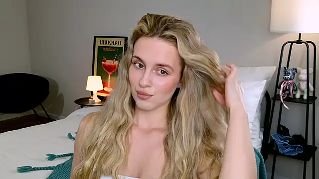 RozzitaBedberry online show from October 8, 2025, 12:36 pm