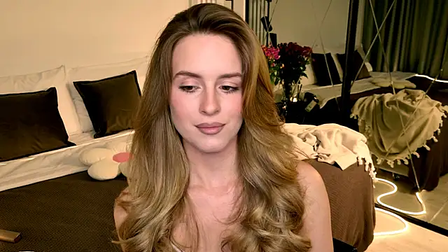 RozzitaBedberry online show from April 25, 2026, 2:03 pm