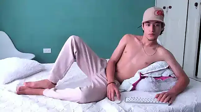 Snapshot of Chandler_ken chatting on February 1, 2025, 5:37 pm Chandler ken online show from February 1, 2025, 5:37 pm